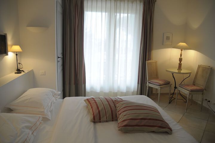 Room 6 of 35