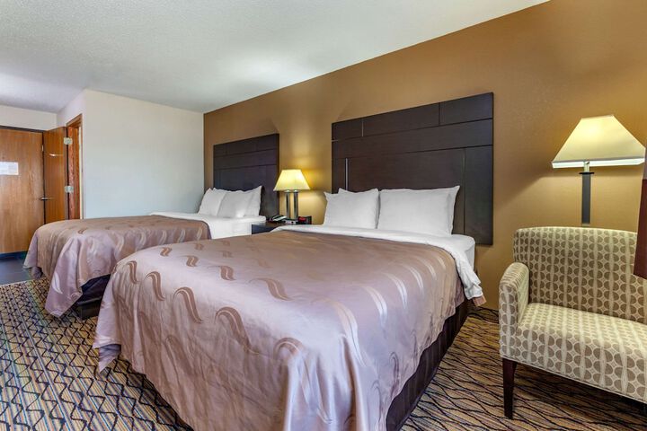 1 Queen Bed Accessible (6 of 19)