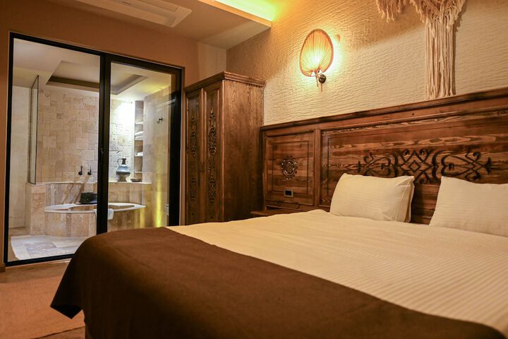 Room 3 of 124