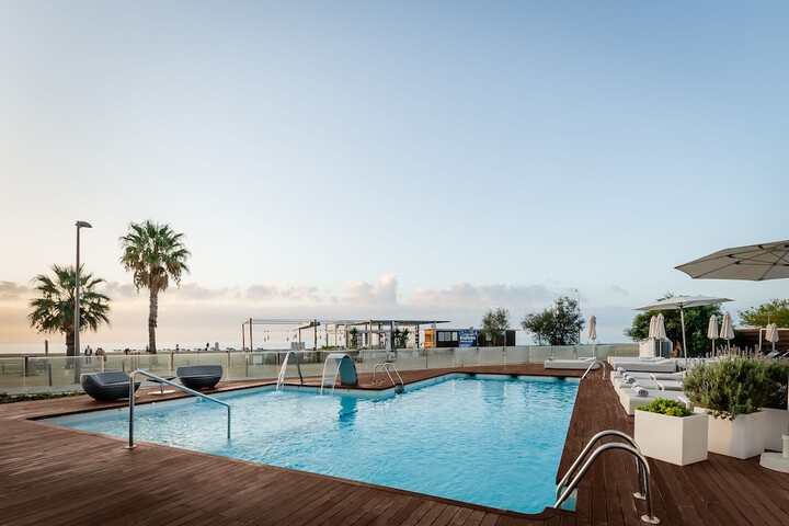 Hotel Pool