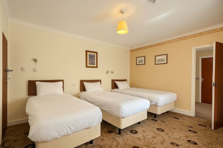 Room 6 of 38