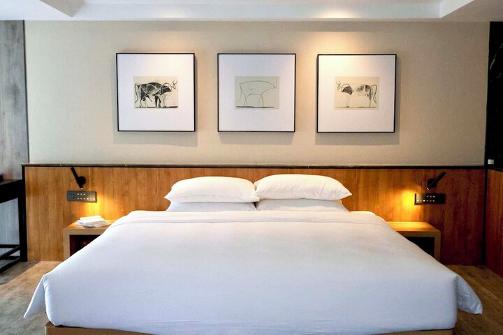 Room 62 of 176