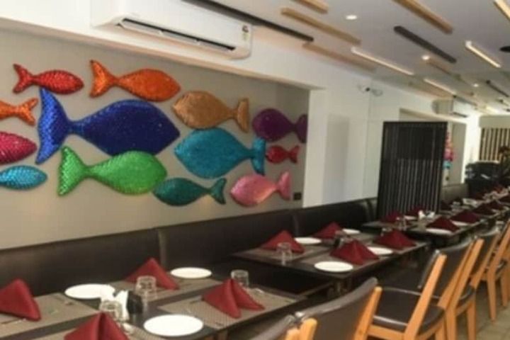 Dining 8 of 10