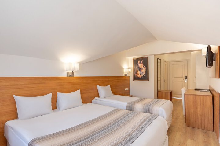 Room 10 of 18