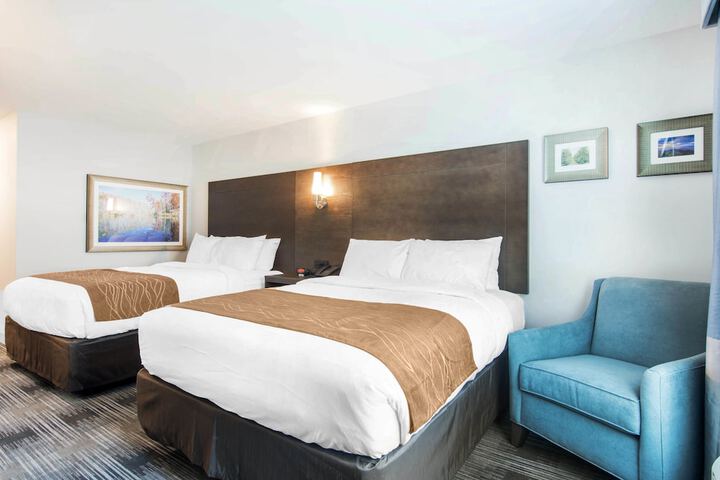 2 Queen Beds (6 of 7)