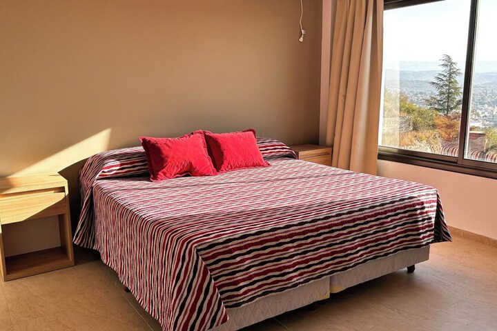 Room 6 of 33