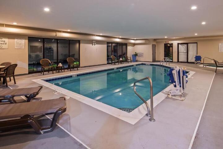 Swimming pool