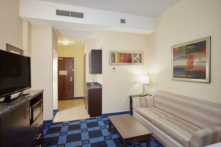 1 King Bed (5 of 7)