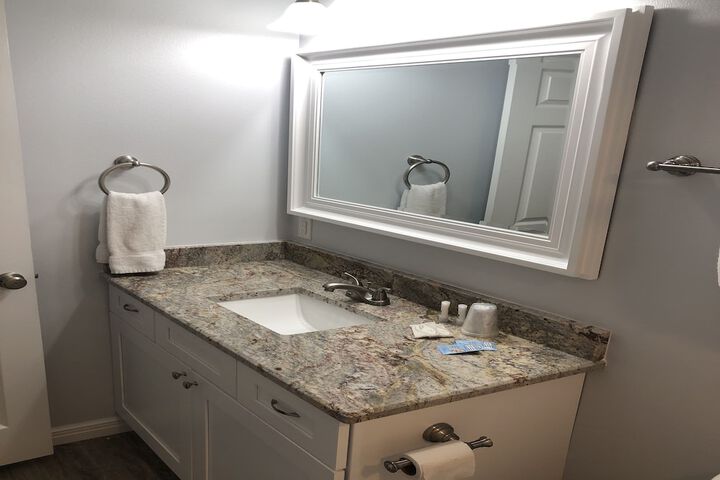 Room 103 of 173