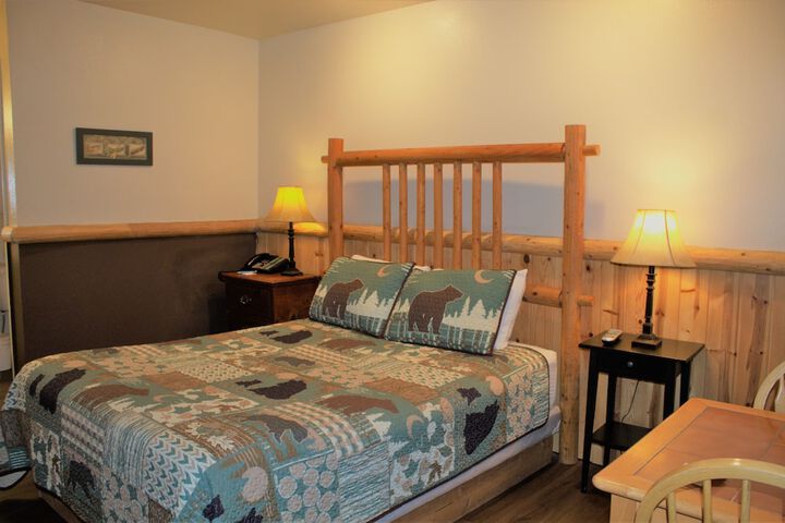 1 Queen Bed (7 of 36)