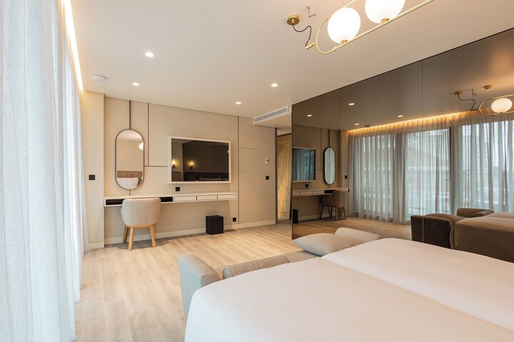 Room 10 of 113