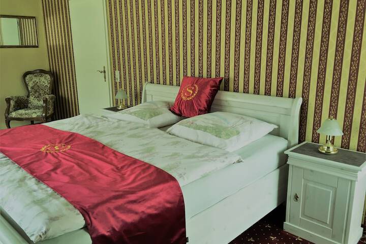 Room 7 of 27