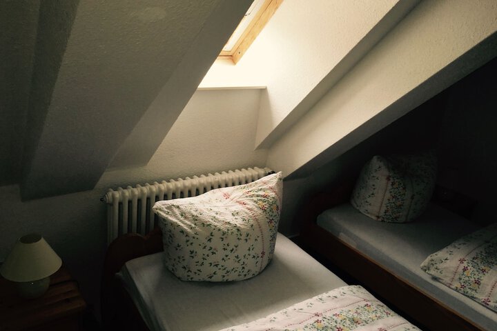 Room 12 of 39