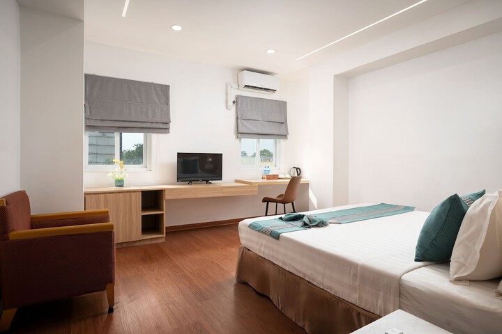 Room 9 of 34