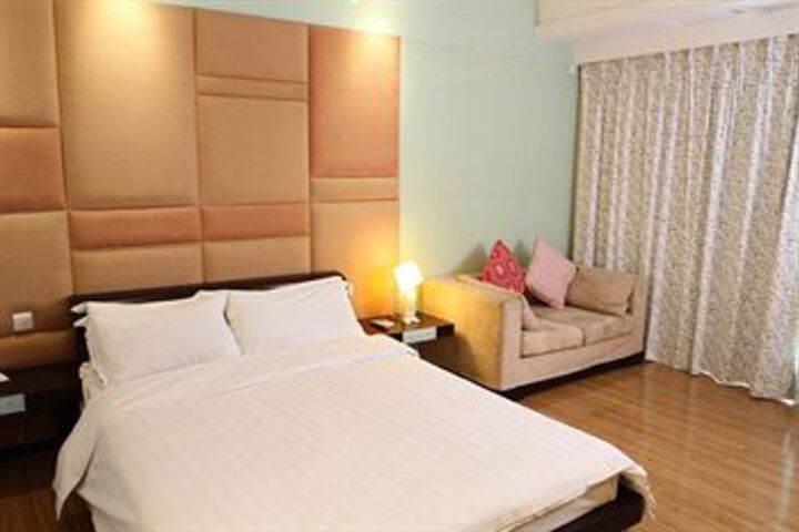 Room 9 of 19