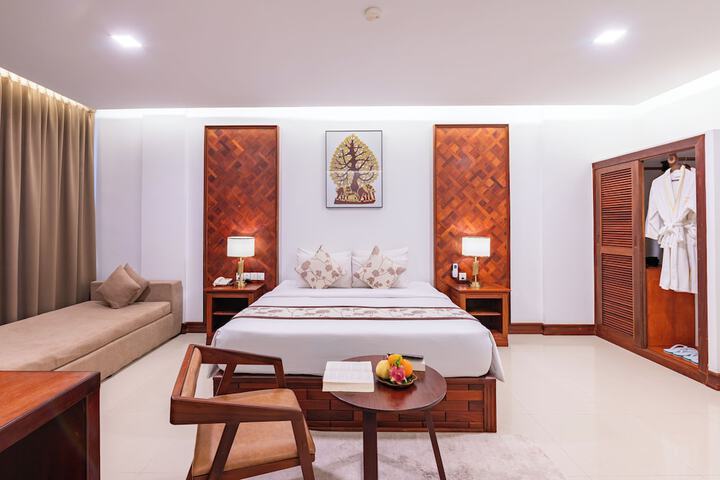 Room 33 of 211