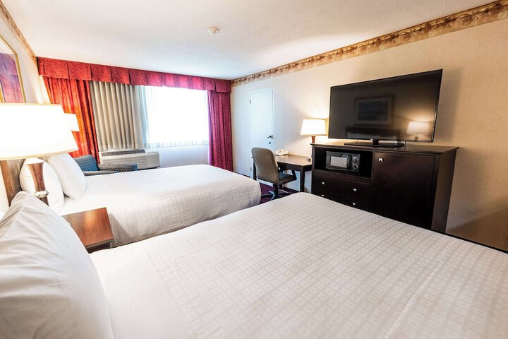 2 Double Beds (8 of 9)