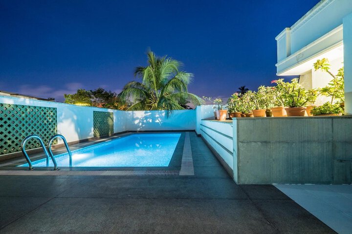 Pool Hotel
