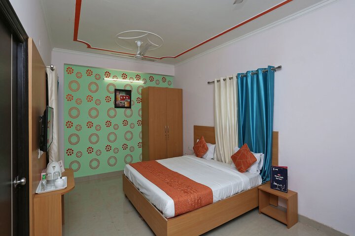 Room 13 of 36