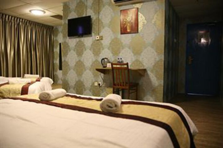 Room 9 of 26