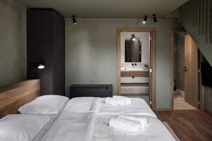 Room 5 of 27
