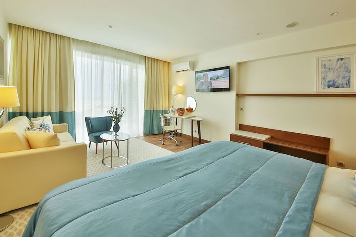 Room 4 of 36