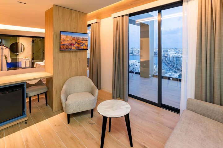Room 37 of 146