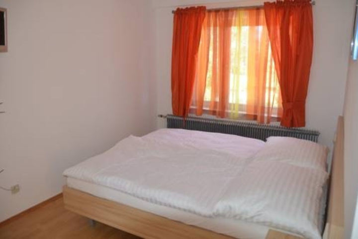 Room 4 of 11