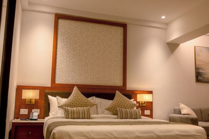 Room 6 of 63
