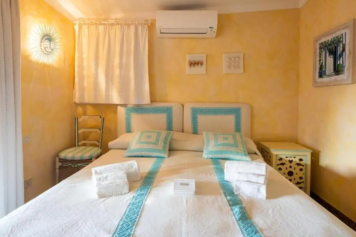 Room 2 of 6