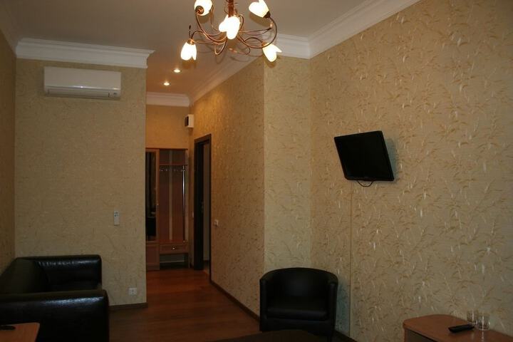 Room 17 of 28