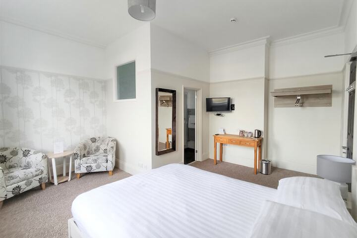 Room 7 of 40