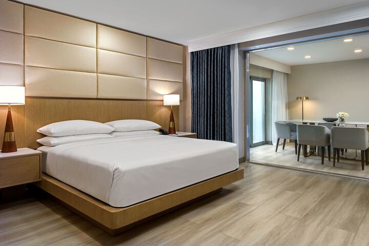 Room 9 of 28