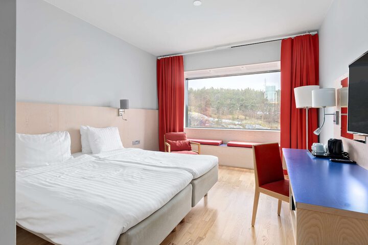 Room 10 of 45