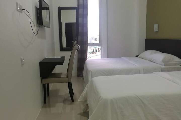 Room 8 of 33