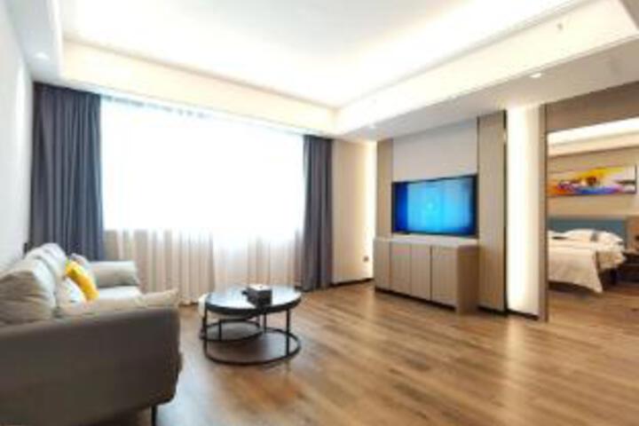 Room 5 of 7