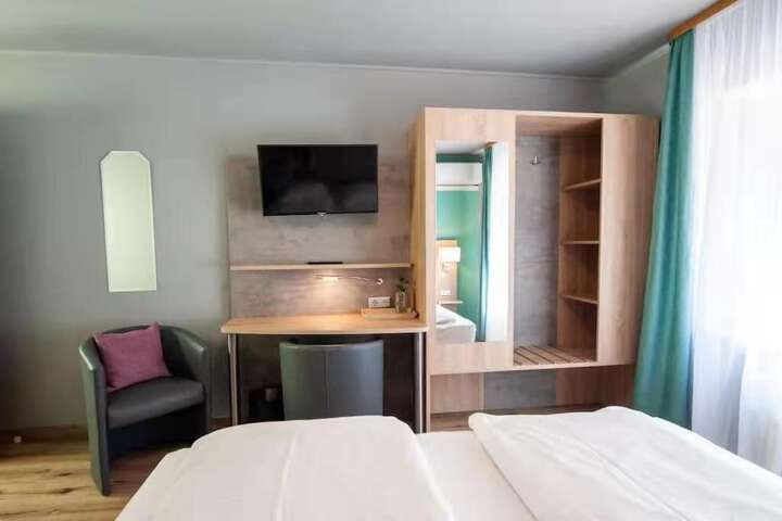 Room 5 of 35