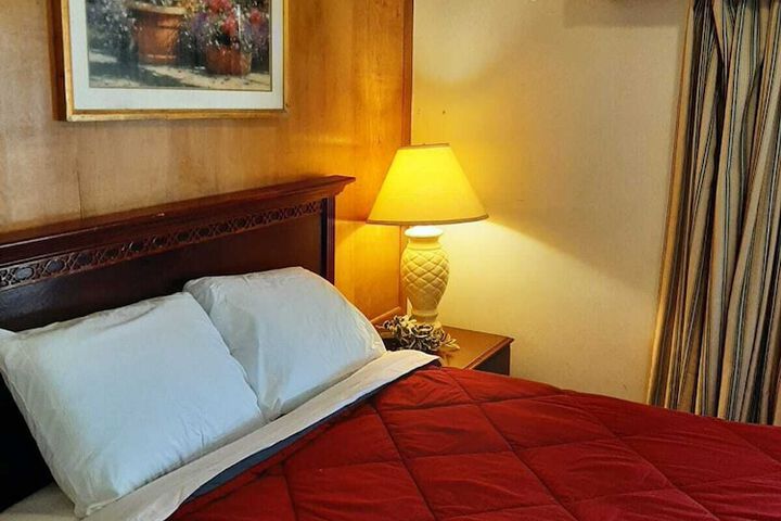 Standard Single Room 1 Queen Bed (8 of 8)