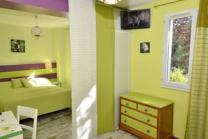 Room 9 of 25