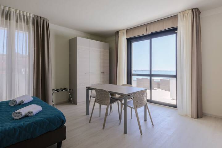 Room 16 of 114