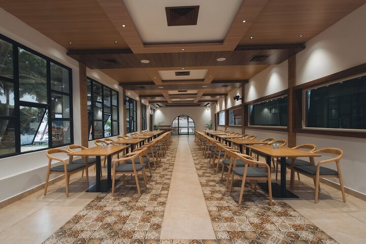 Dining 36 of 43