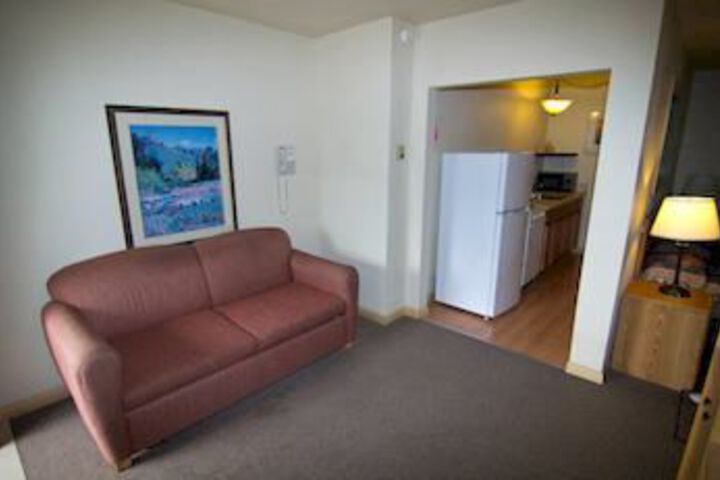 Room 10 of 11
