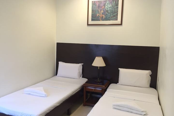 Room 4 of 17