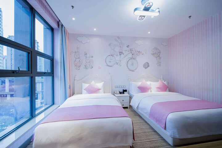 Room 82 of 183