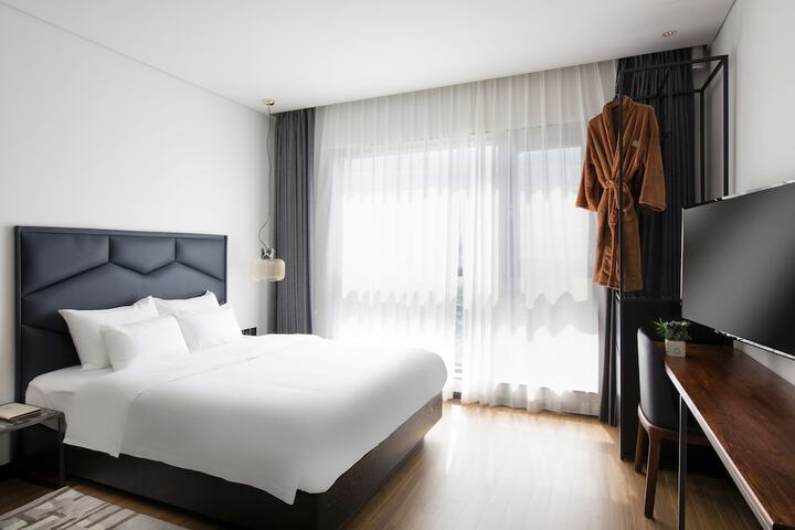Room 6 of 19