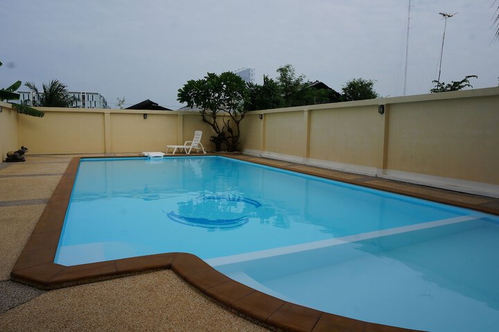 Hotel Pool