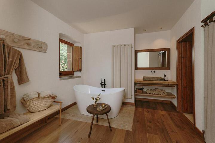 Room 13 of 23