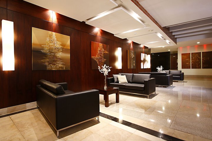 Ballroom/Hall 73 of 80