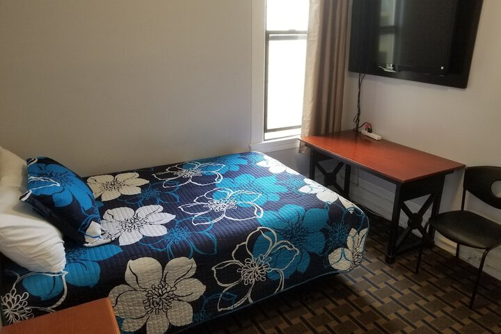 Standard Double Bed Shared Bathroom (7 of 17)