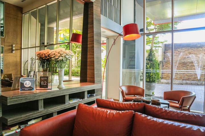 Guest Lobby